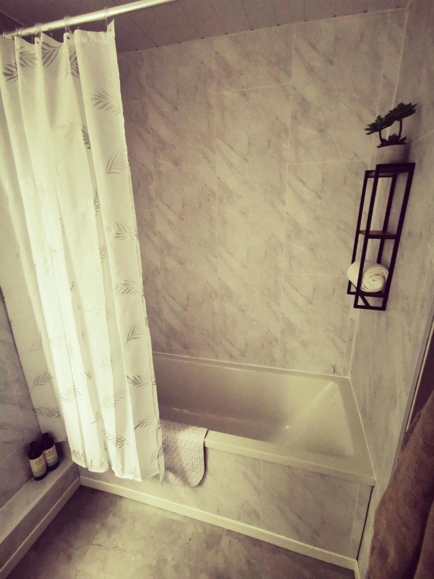 Entire 1 Bed Spacious Apartment, Private Balcony & Study Room Near City Whitehouse  Exterior photo